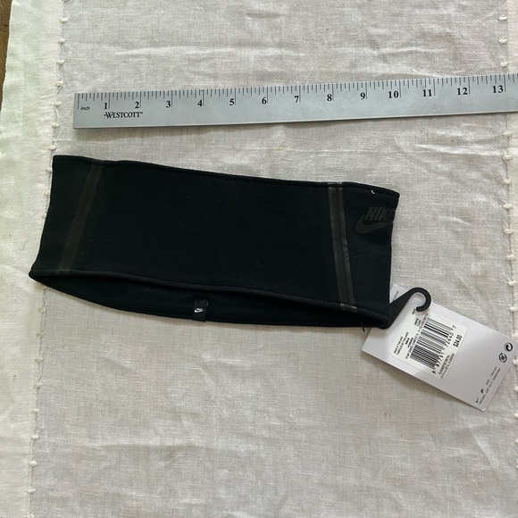 Brand New Men’s Nike Headband Tech Fleece In Black And Dark Grey OSFM - Picture 2 of 3